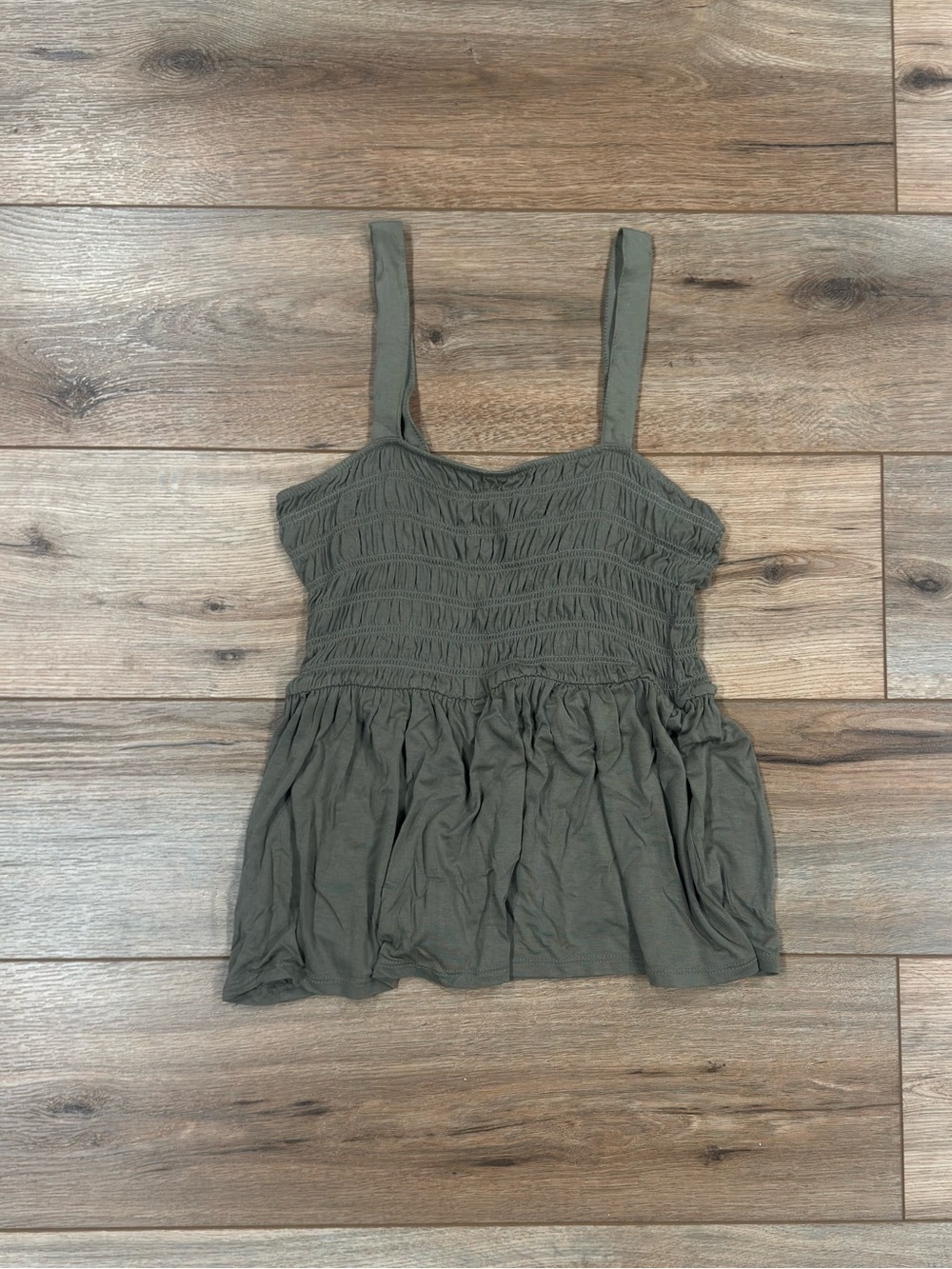 AMERICAN EAGLE Beachy Boho Ruched Olive Green Flowy Tank Top | Size Medium